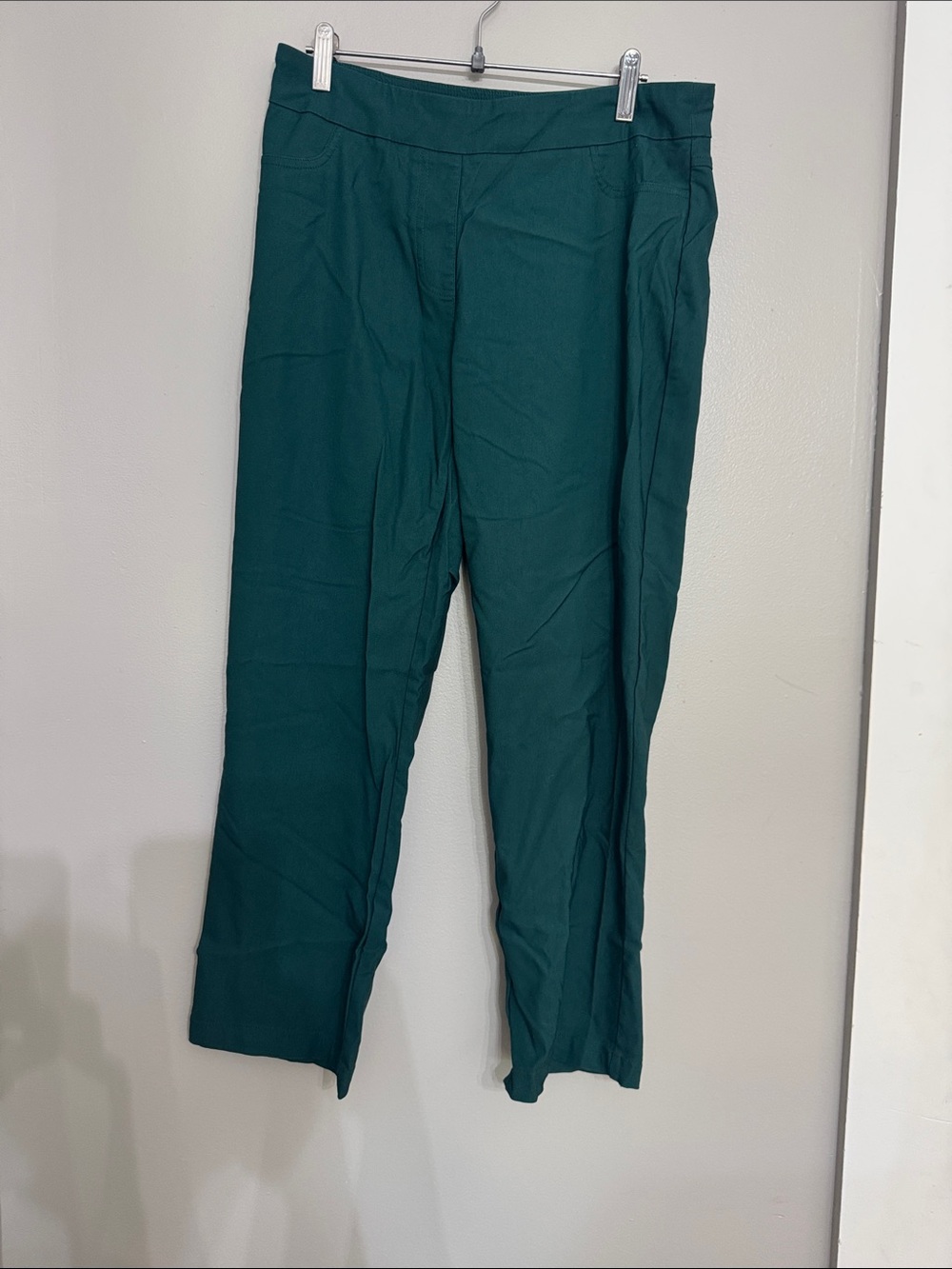 Slim Fit Women's Skinny Pants in Hunter Green